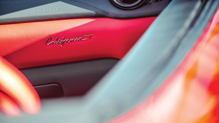 Детали интерьера Ferrari California T The Pinnacle (226893) 2017 года  (фото 8 из 29)